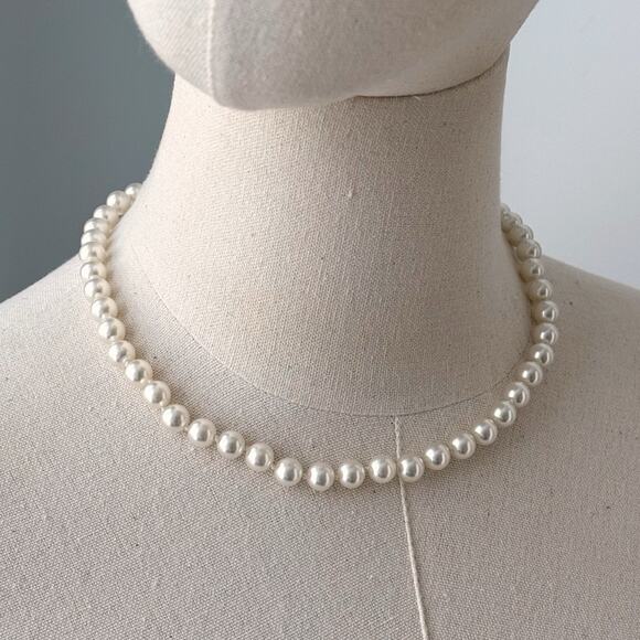 Vintage Ivory White Faux Pearls Short 18” Necklace Estate Classic Timeless - Picture 1 of 5